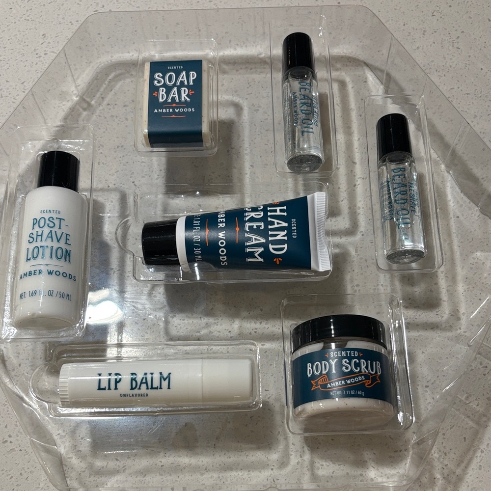 *sold* Amber Woods Closet Clearout Men’s Travel Set